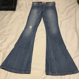 Guess bell bottoms size 23